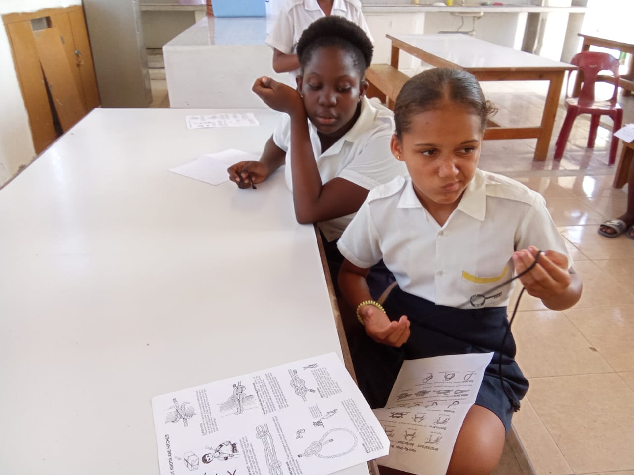 scout leader mis merelin teaching scouts knots