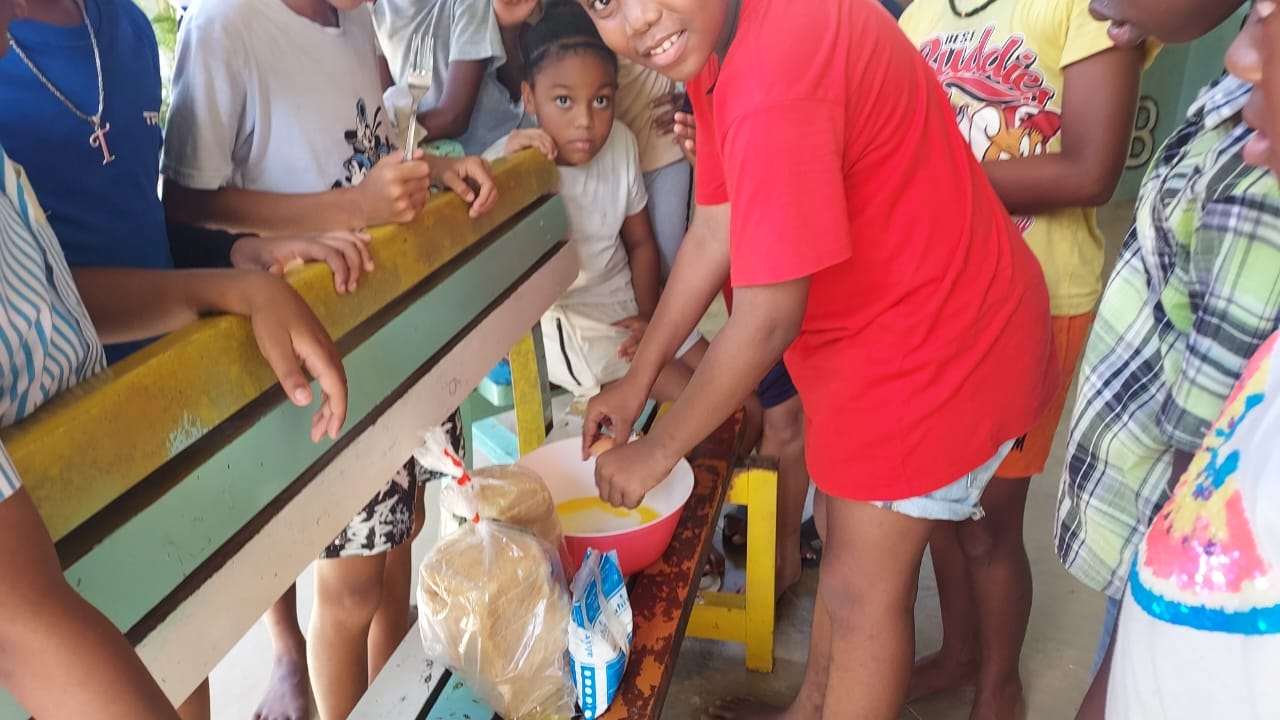Bel Ombre primary school scouts baking and making campfire